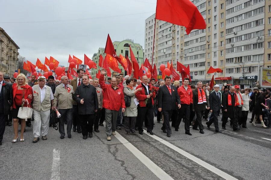 Демонстрация предложения. Демонстрация коммунистов. Митинг КПРФ. Митинг КПРФ В Москве. Первомайская демонстрация в Москве.