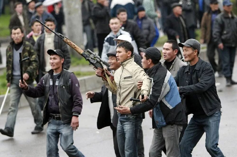 Киргизии 2010. Революция в кыргызстане 2010 погромы.