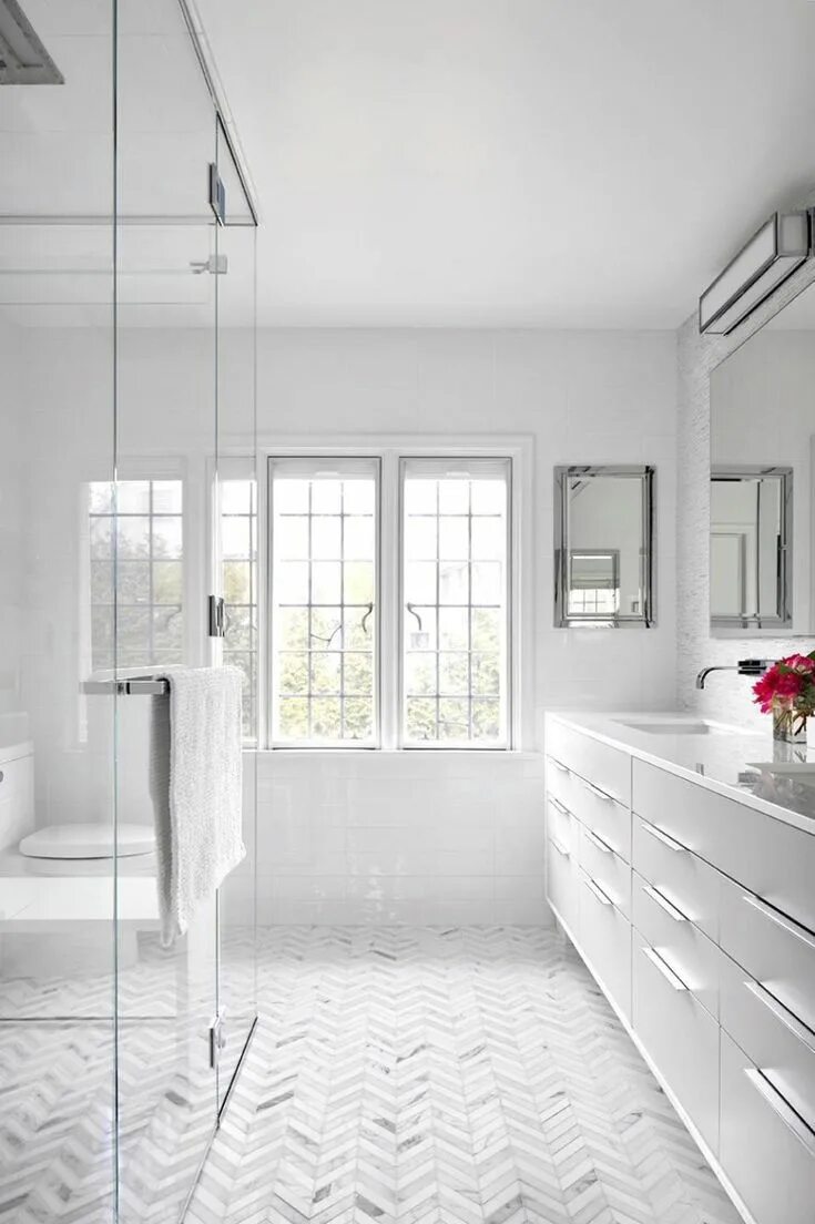 Белый интерьер ванной комнаты. Белая ванная комната. Плитка для ванной комнаты бела. Интерьер белой ванной. Ванная в светлых тонах.