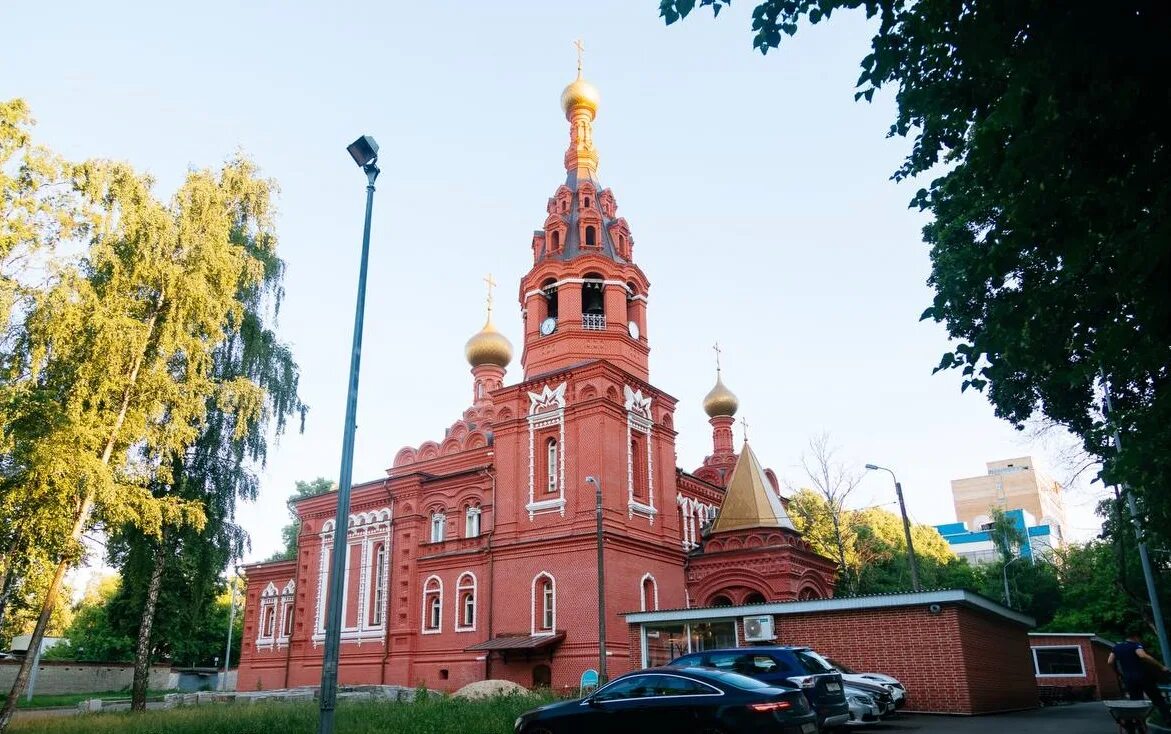 Храм бахрушиных. Храм в 1 рижском переулке. Храм живоначальной троицы бахрушиных расписание. Храм живоначальной троицы при бывшем приюте бахрушиных. Храм живоначальной троицы алексеевская.