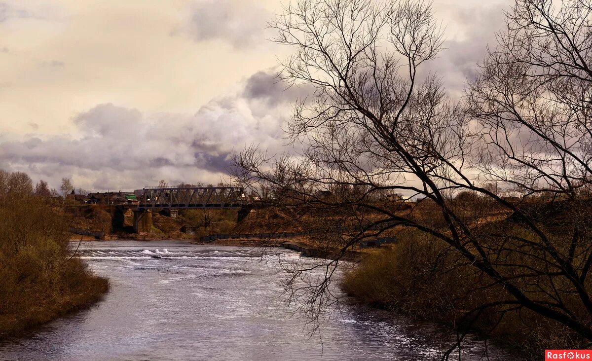 Река изменяется в разные времена года. Река летом и зимой. Река в разные времена года. Один пейзаж в разные времена года. Клепиково.