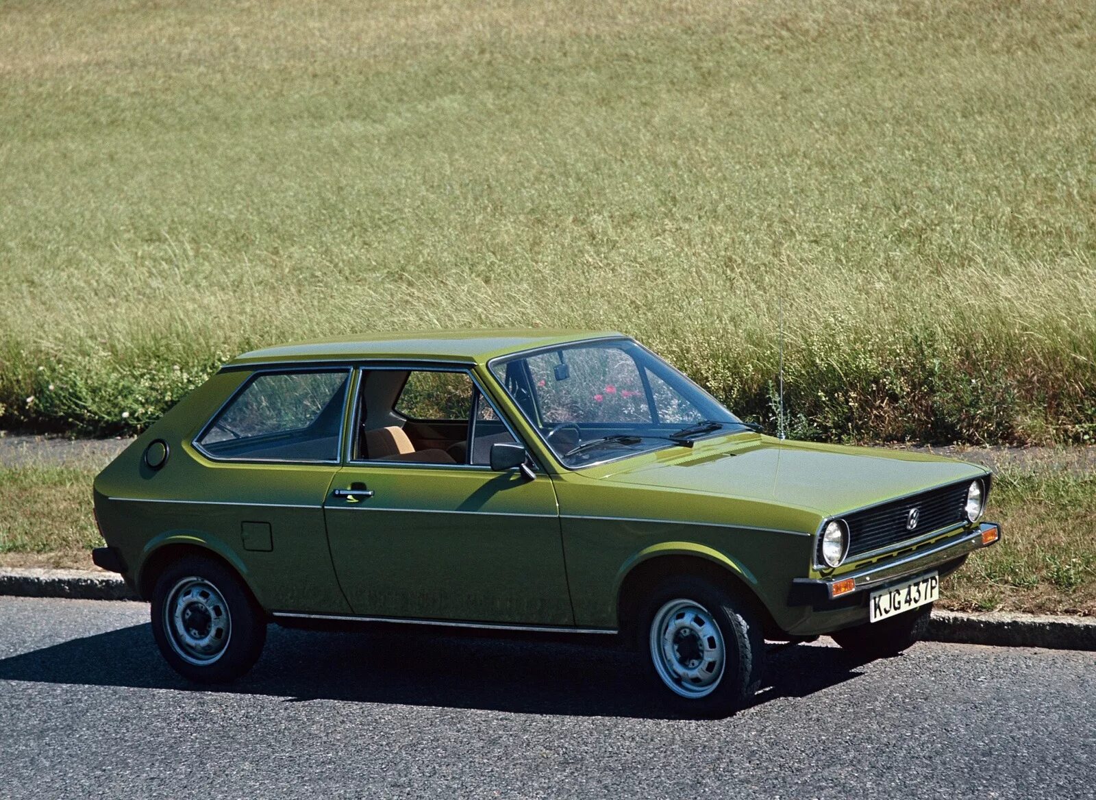 Фольксваген поло 1999 - 2001. Фольксваген поло 1 поколение. Volkswagen polo 3 door. Фольксваген поло 1 поколение. Volkswagen polo 2 поколения.