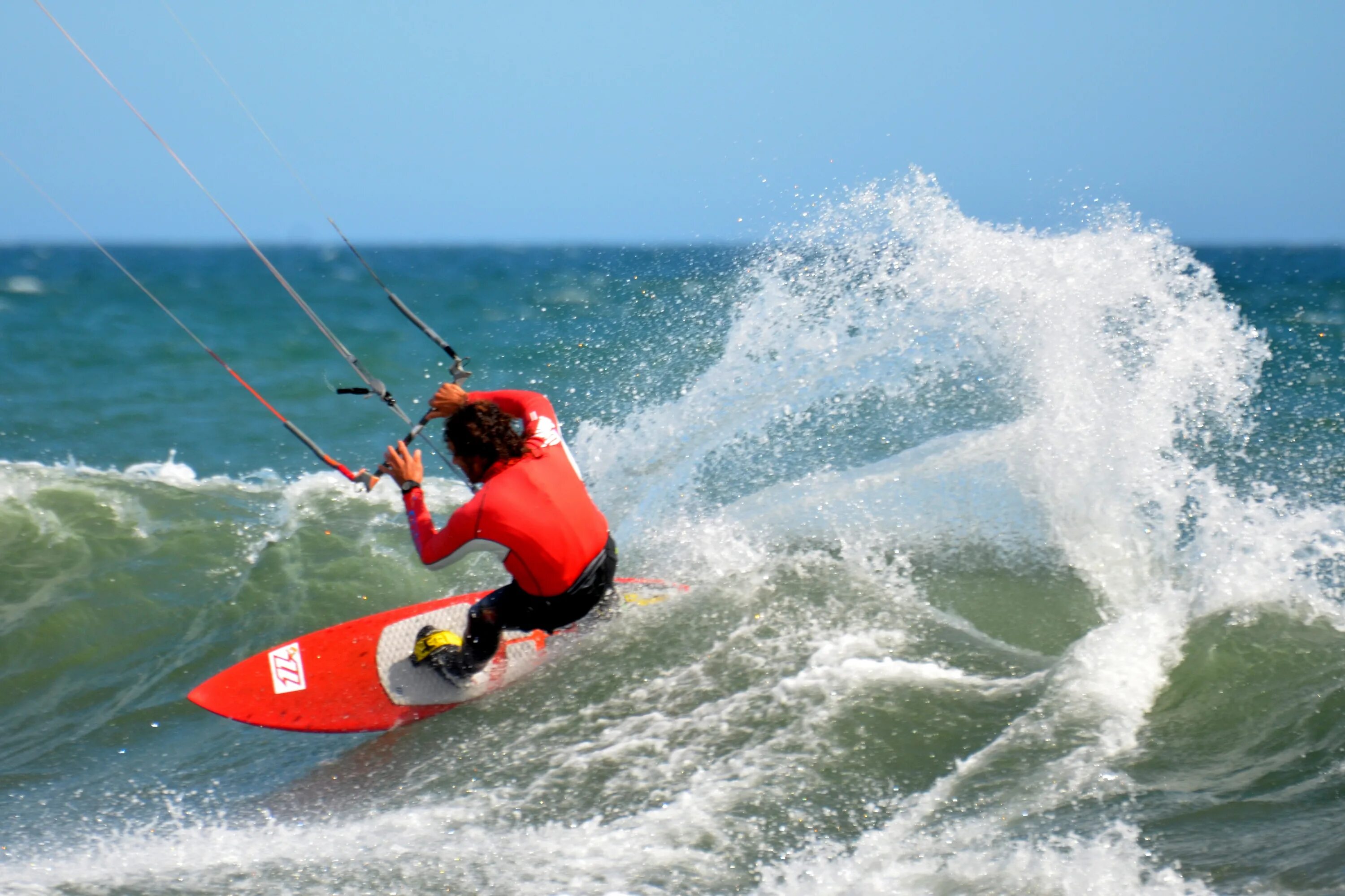 Do water sports. Сёрфинг это вид спорта. Водные виды спорта. Кайтсерфинг. Морской спорт.