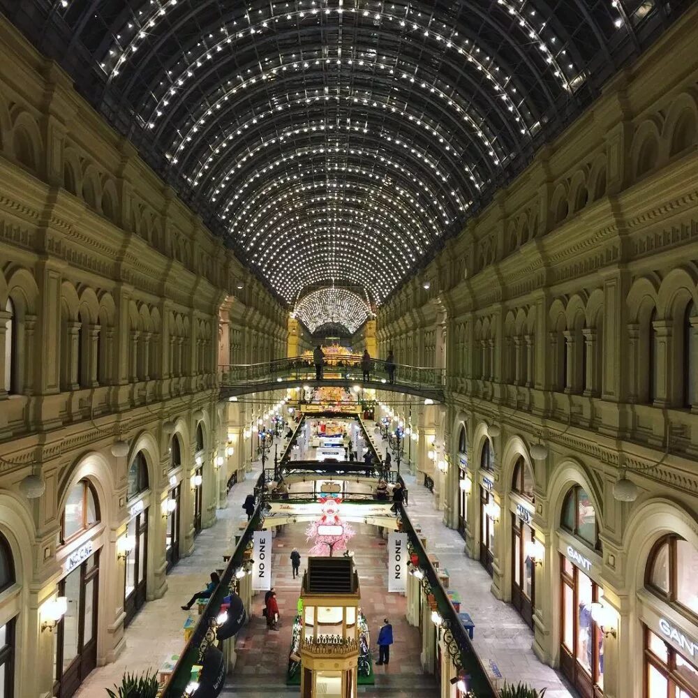 тц на манежной площади охотный ряд. подземный торговый центр в москве охотный ряд. торговый ряд в москве в центре. рхотныйиряд торговый комплекс. тц охотный ряд в метро охотный ряд.