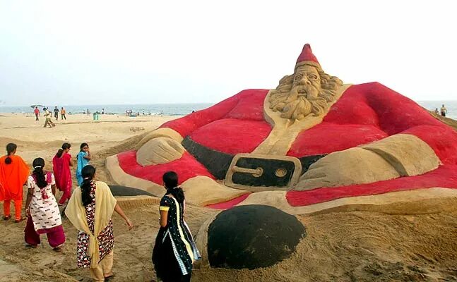 Как называют деда мороза в индии. Дед мороз в индии. Процветания и удачи богиня. Санта клаус в индии. Как называют деда мороза в индии.