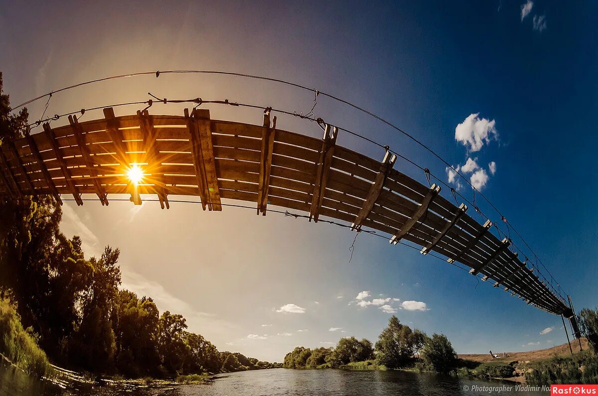 веселые изречения про пофигизм. небо с лучами солнца. закат на крыше таллина. солнце воздух и вода. солнце воздух крыш.