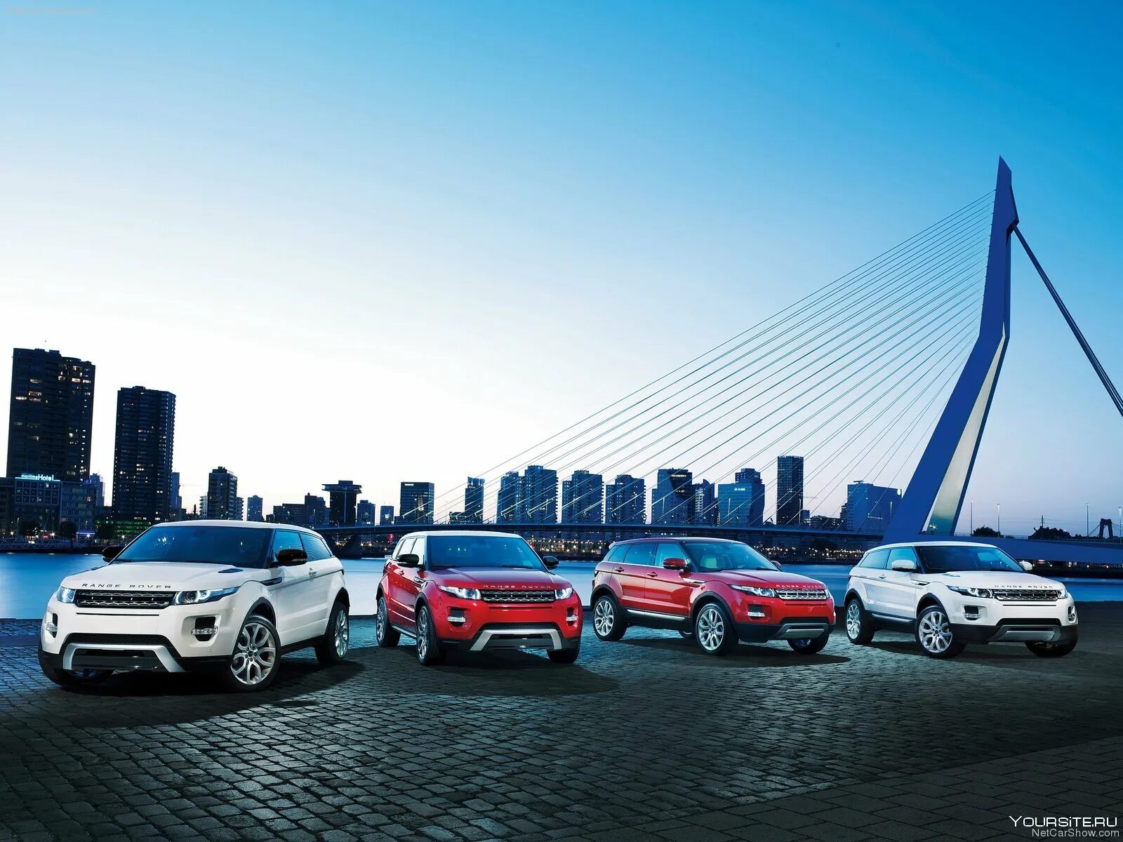 Несколько машин предложение. Автосалон рендж ровер. chery jaguar land rover. много машин. несколько машин.