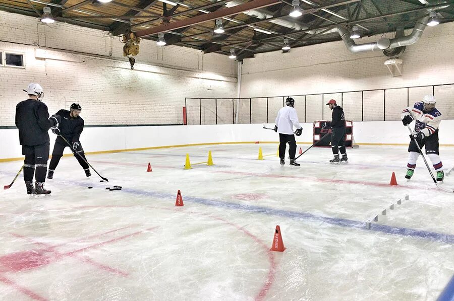 Тренировочная ледовая арена для хоккея. Арендовать лед. Шанс арена каток. Арендовать лед. Ледовый дворец академия спартак.