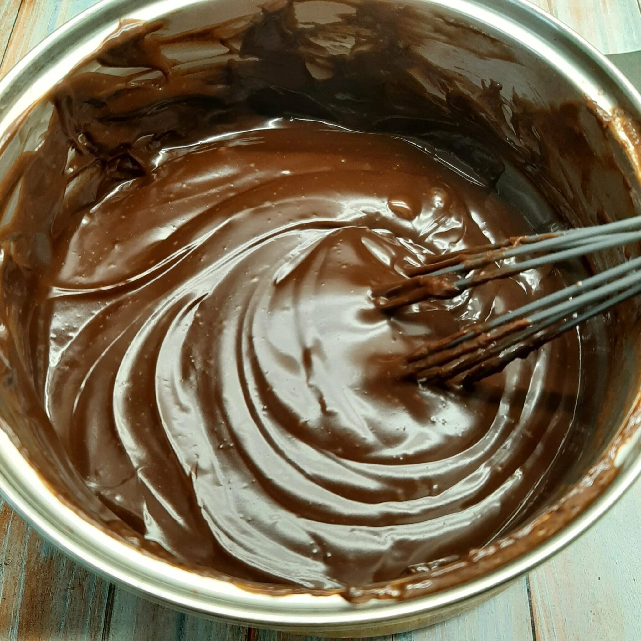 Глазурь из сливочного масла. Шоколадная глазурь ганаш. Шоколадный заварной крем. Шоколадный торт с заварным кремом. Шоколадный масляный крем.
