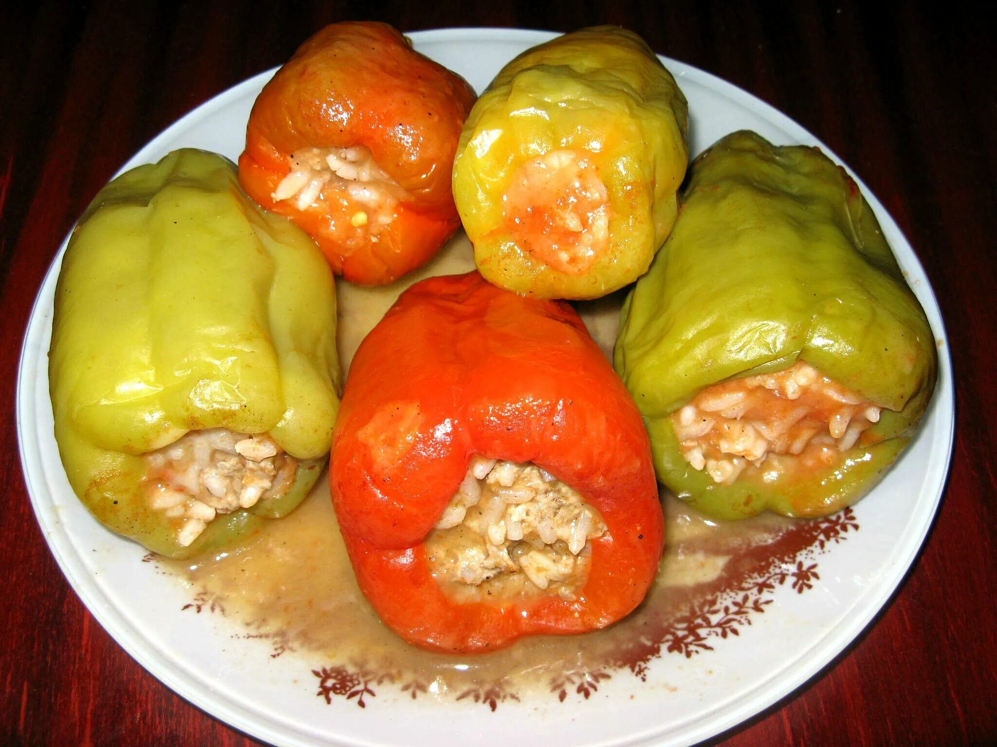 овощи фаршированные мясом. фаршированные перцы с говядиной. квашеный болгарский перец. перец фаршированный постный. голубцы из болгарского перца.