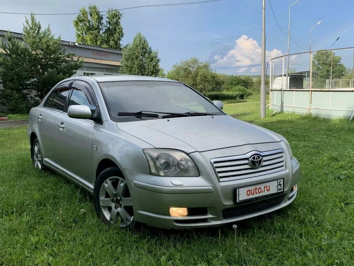 Купить авенсис в красноярском. Тойота Авенсис 2004г. Авенсис 2004 года серебристый. Авенсис 8 год. Тойота Авенсис 2 с люком.