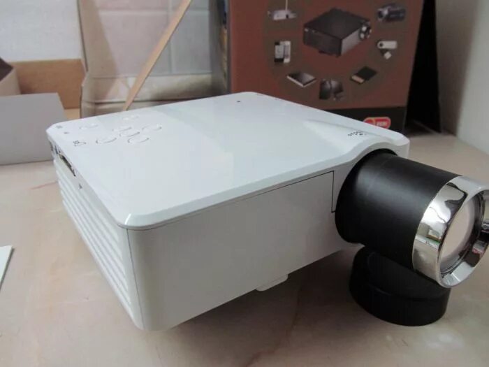Проектор белый. Лед проектор lx5501. Проектор x7. Микрофон crenova e-660. Ariston projector.