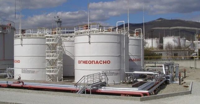 Бензин светлый нефтепродукт. Рвс-400. Судовое маловязкое топливо в пробирке. Резервуарный парк туапсе. Бензин светлый нефтепродукт.