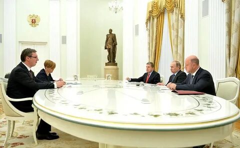 Кремль стол