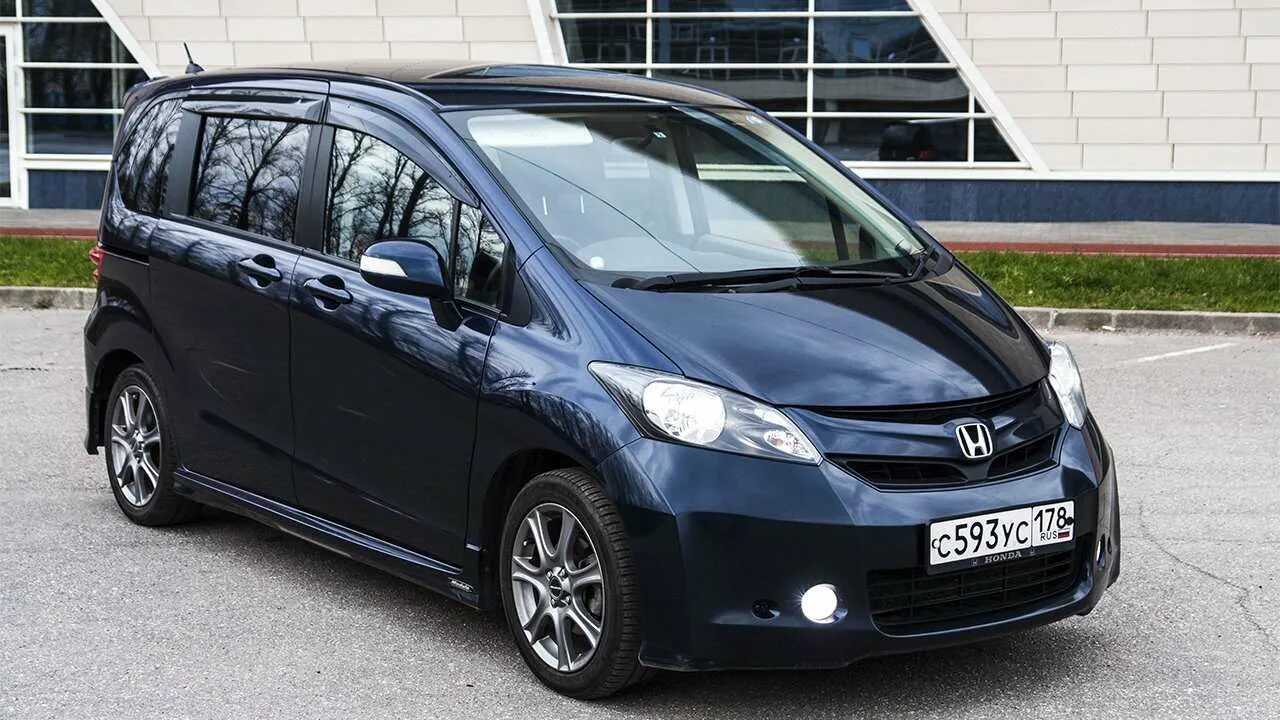 Honda freed 2008. Хонда Фрид 2016 года. Хонда Фрид 2008 год. Минивэн Хонда Фрид 2008. Honda freed 2016