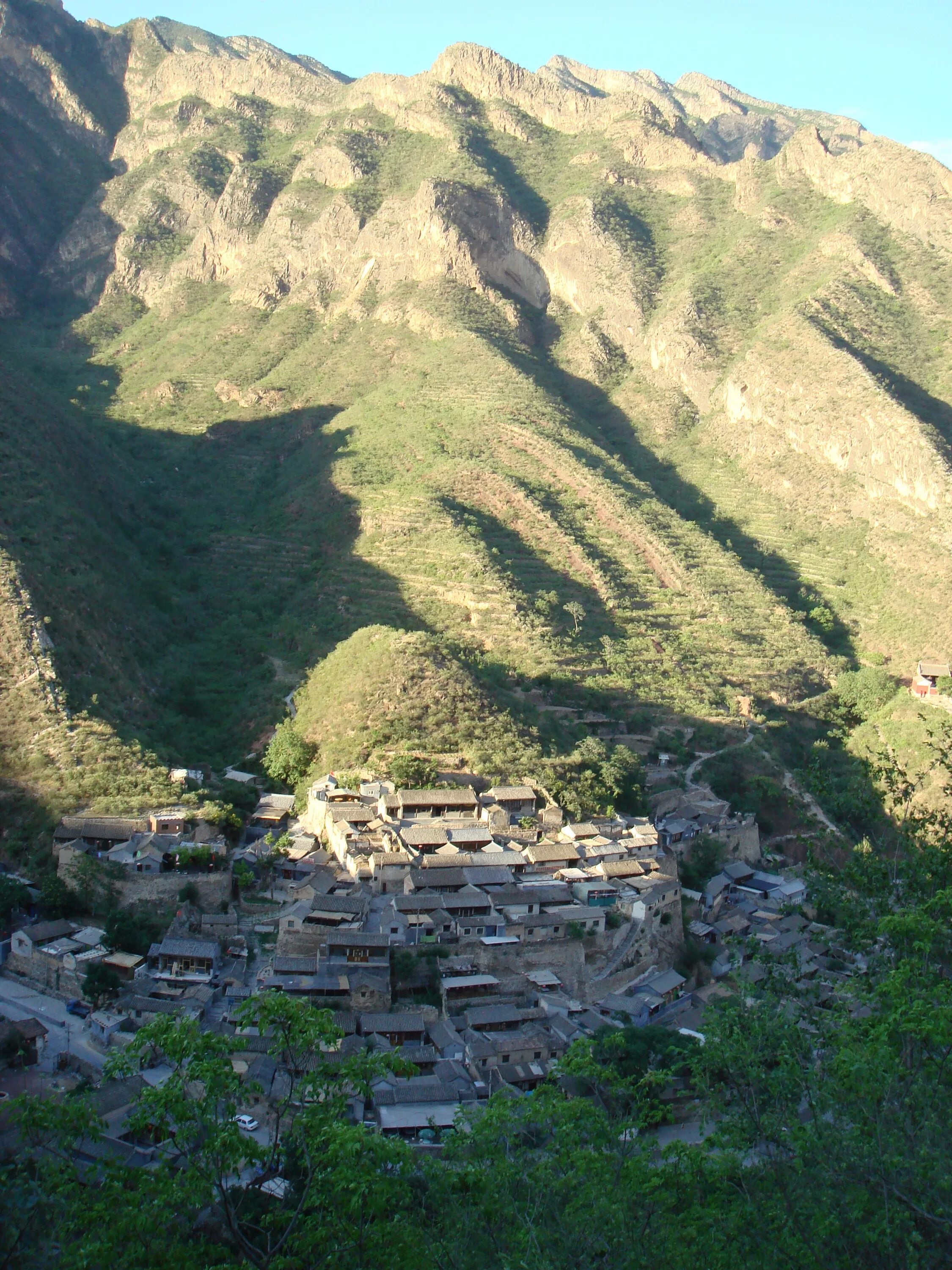 Mountain ancient mountain. Китайские деревни в горах. Деревня в горах Китай высоко. Поселение в горах Китая вид с самолета. Cuandixia.