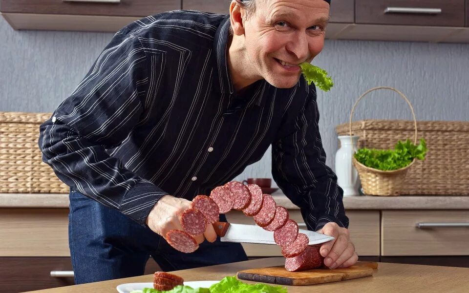 Съел много колбасы. Съел много колбасы