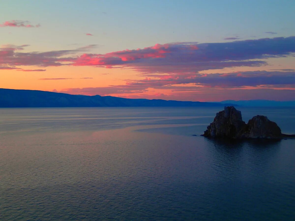 Где находится байкальское озеро. Байкал фон. Lake Baikal заповедник. Фон для презентации Байкал. Байкальский треугольник.