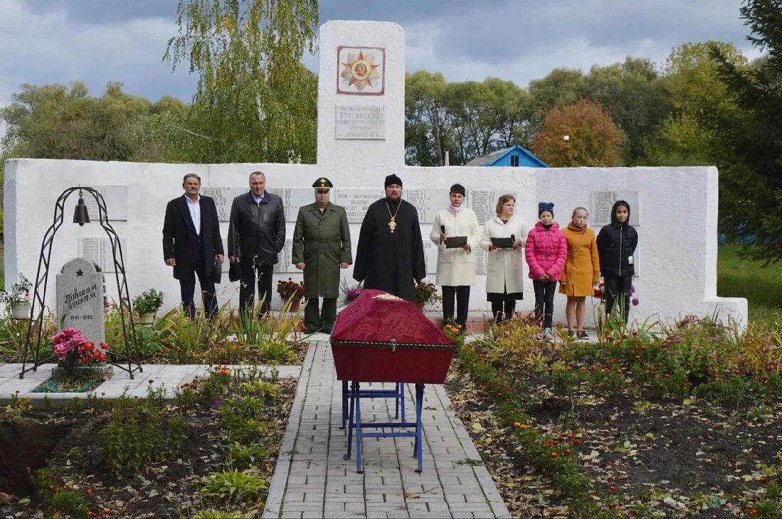 Погода в черемисиново на 14 дней. Памятники в Черемисиновском районе. Поселок Черемисиново. Черемисиновский район Курская область. Черемисиново школа.