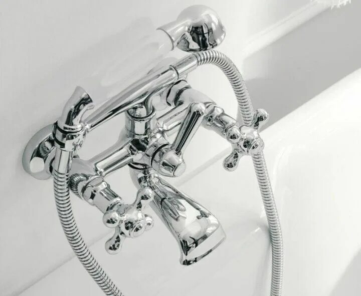 Выбор смесителя для ванной. Смеситель со стены bossini z005302. Смеситель для ванны hansgrohe с длинным изливом. Jacob delafon кран для ванной с душем черный. Смесители для ванной лучшие.