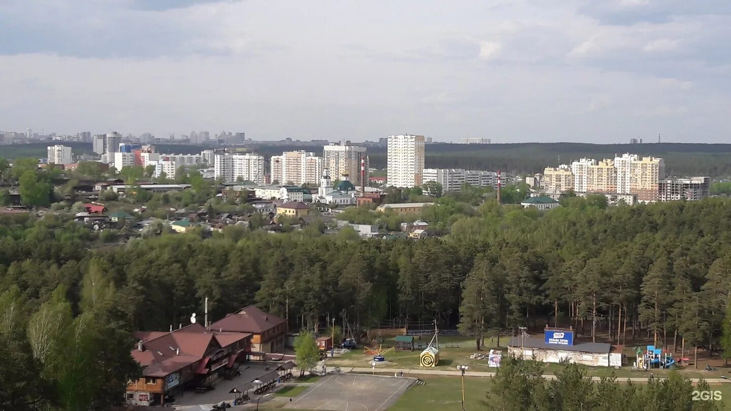 Уктусские горы екб. Горнолыжка уктус екатеринбург. Горнолыжка уктус екатеринбург. Горнолыжный комплекс на горе уктус в екатеринбурге. Уктус город.