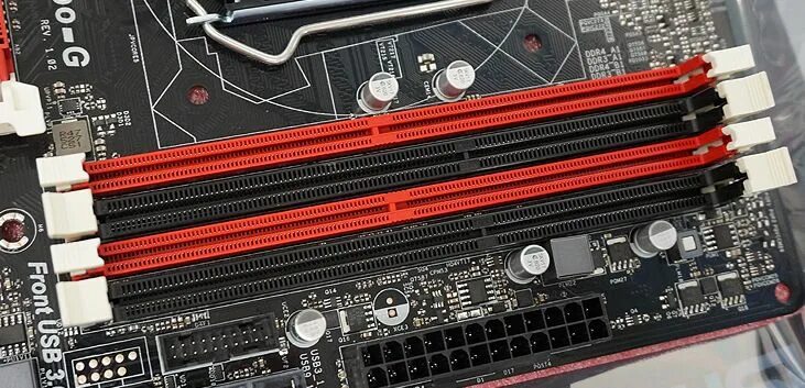 Не видит слот памяти. Слот ddr4. Материнская плата слоты оперативной памяти ddr3. Слот для оперативной памяти ddr3. Слот на материнской плате память ddr3.