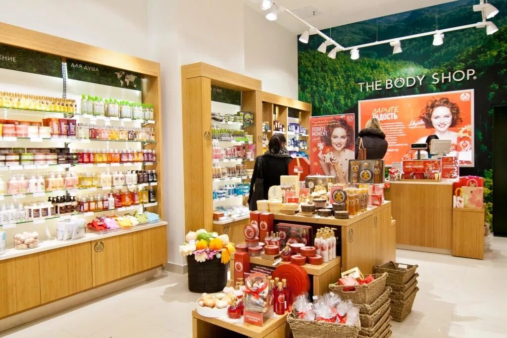 Body store. Бодишоп магазин. The body shop магазин. Body shop магазины в Москве. Body shop фото магазинов.