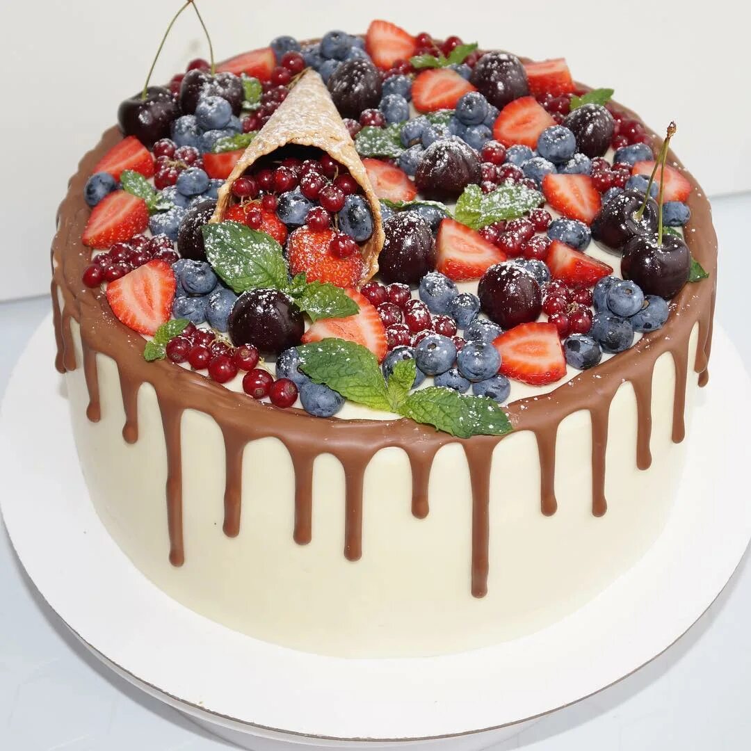 торт на праздник. большой торт уфа. тортик уфа. простые радости уфа торты. торт из уфы.