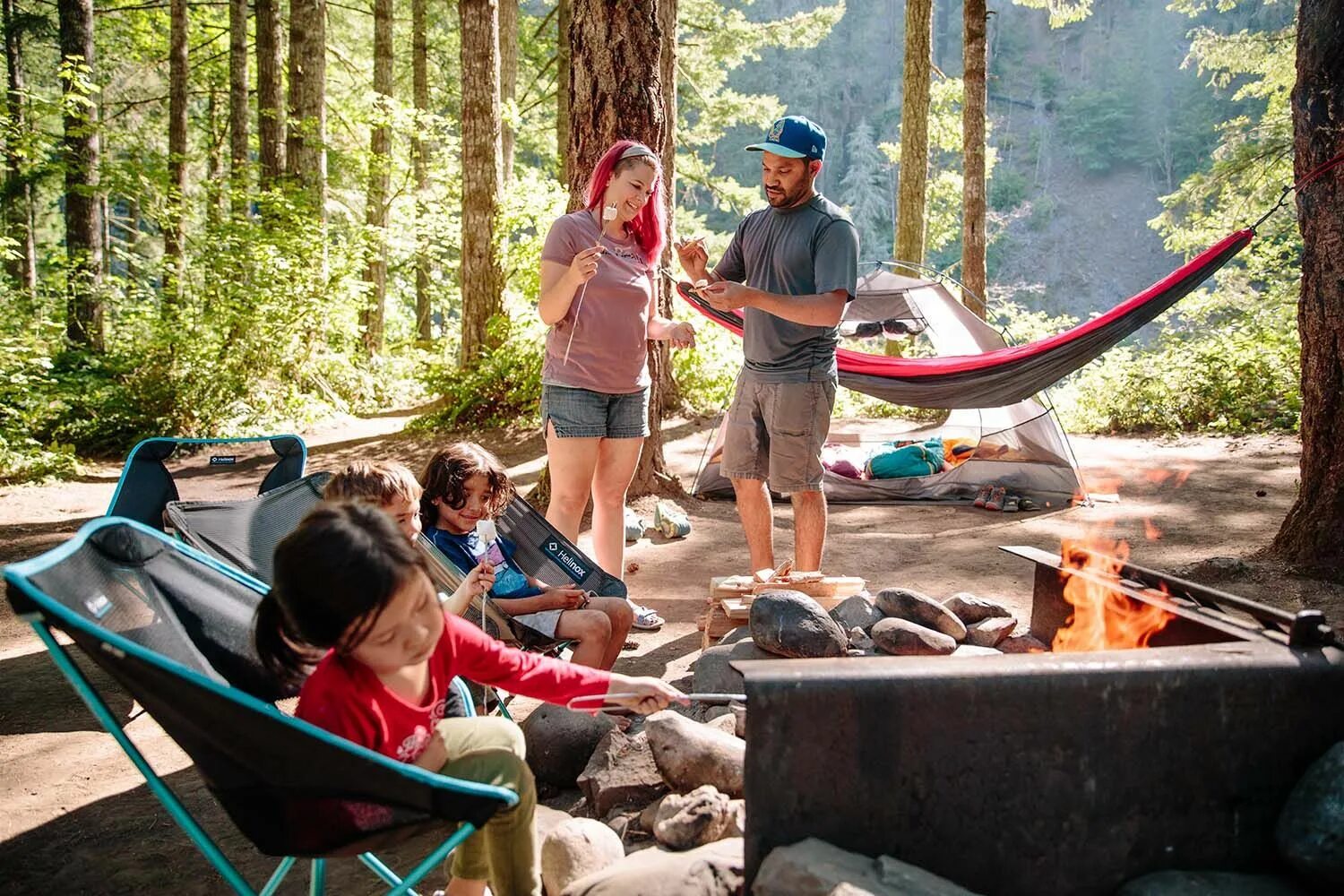 Travel camp. Скиппер Family Camping. Лагерь Eco Family Camp. Camping trip Camping trip. Кемпинг Magic Mountain Camp.