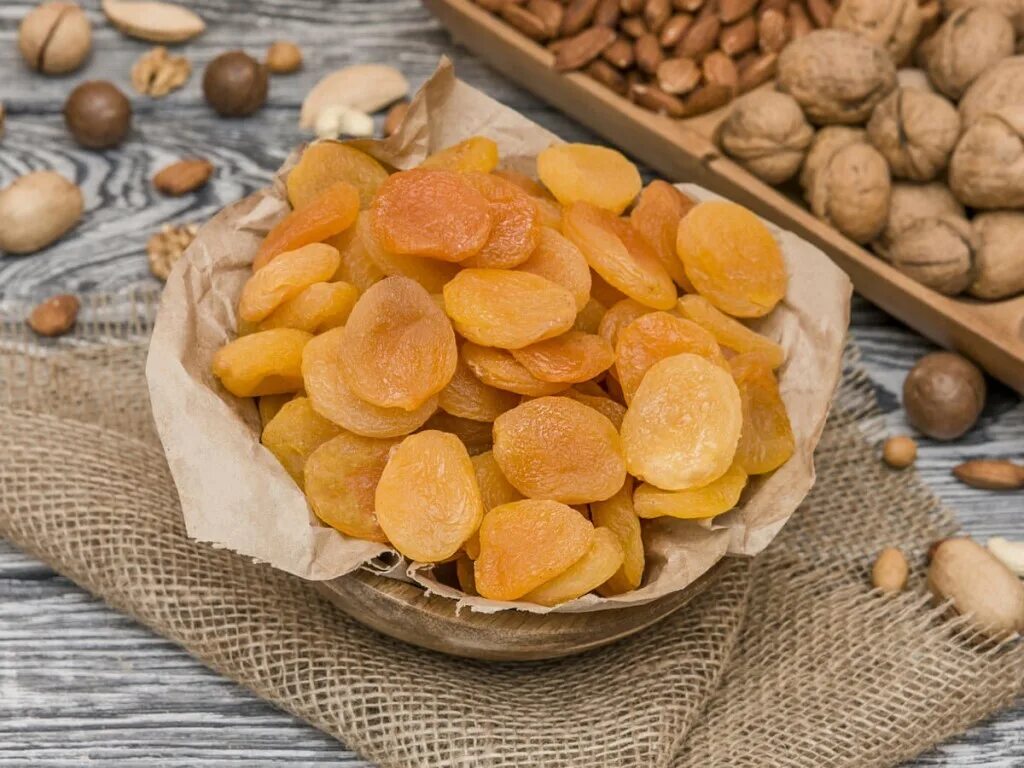 Курага исфарак. Как называется сушеный абрикос. Курага джамбо. Урюк и курага. Урюк курага и кайса.