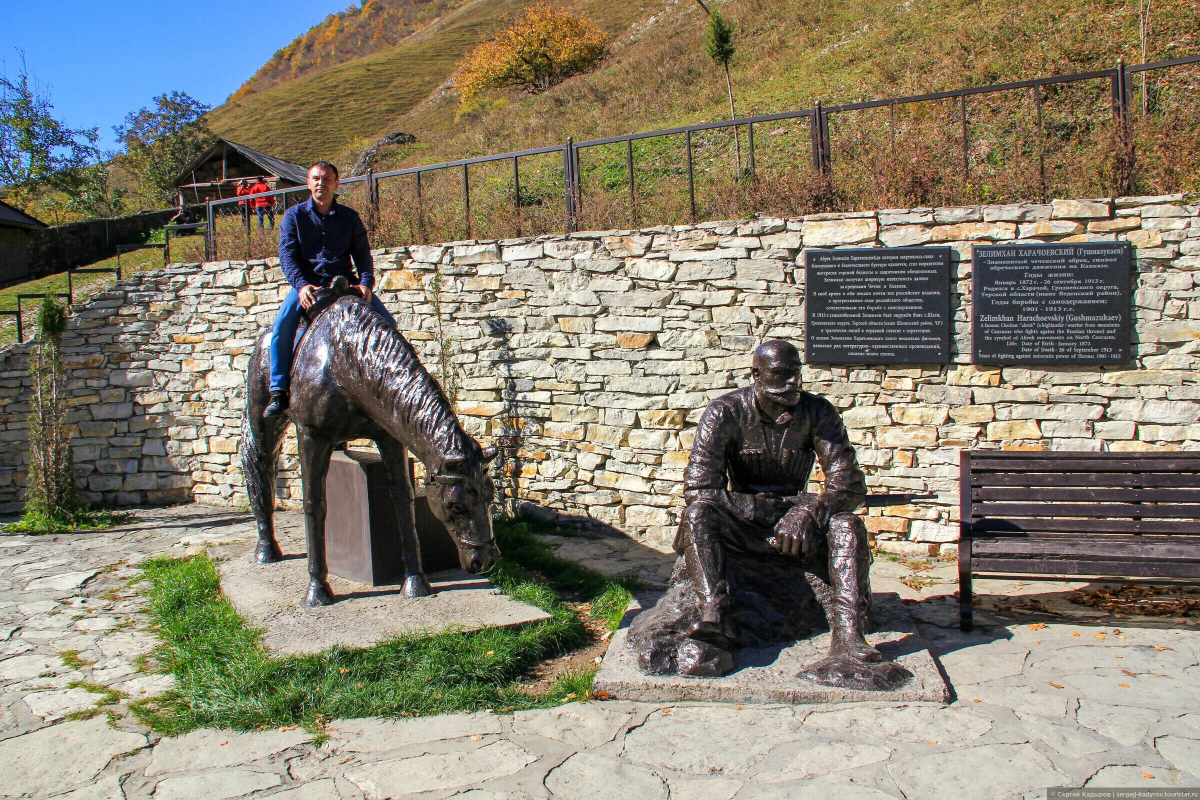 Горский абрек. Памятник абреку зелимхану. Зелимхан харачоевский памятник. Абрек черкес. Памятник зелимхана харачоевского.