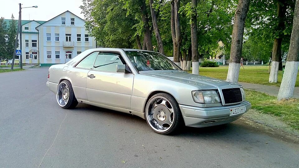 Купить мерс 124 авито. W124 Coupe. Mercedes c124 Coupe. Mercedes 124 купе. Мерседес е 124 купе.