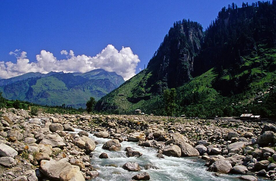 Какие реки берут начало в гималаях. Манали Гималаи. Манали Индия. Манали горы. Серные источники Манали.