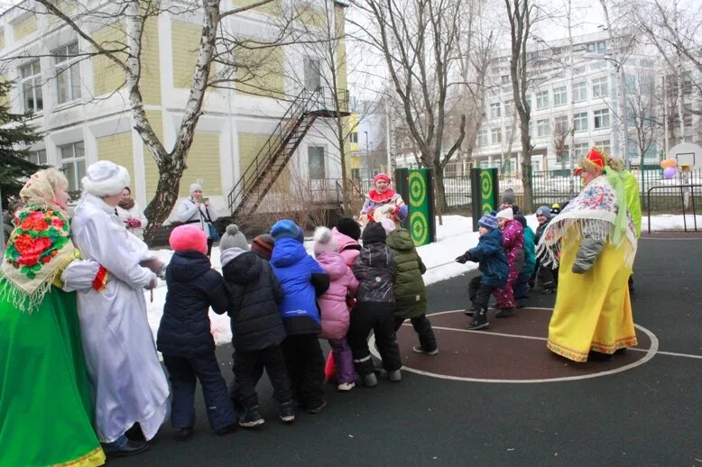 Масленица в школе. Праздник Масленица в школе. Масленица в школе на улице. Выставка Масленица в школе.