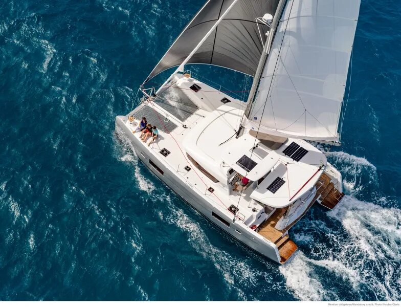 Катамаран 42. Lagoon 42 катамаран. парусный катамаран лагун 42. яхта лагуна 42. beneteau oceanis 31.
