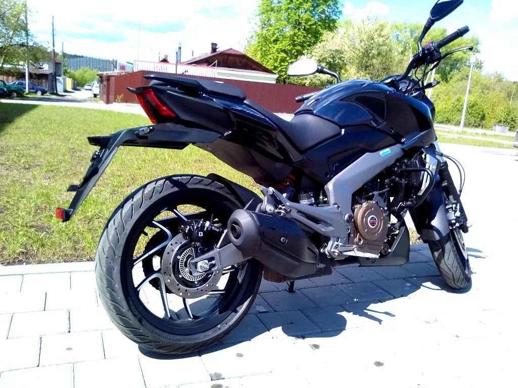 Bajaj dominar 400 характеристики. Мотоцикл dominar 400. Мотоцикл dominar 400. Мото баджадж доминар 400. Мотоцикл доминар 400.