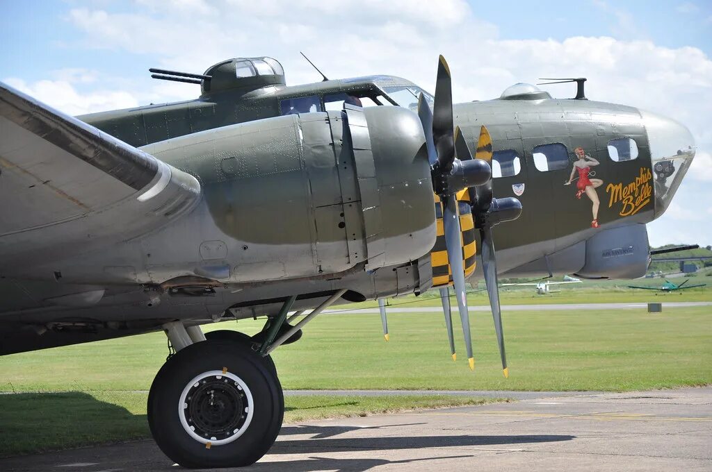 Б 17 кг. B-17f. Б17 самолет Чарли. Boeing b-17. B17 Flying Fortress Memphis Belle.