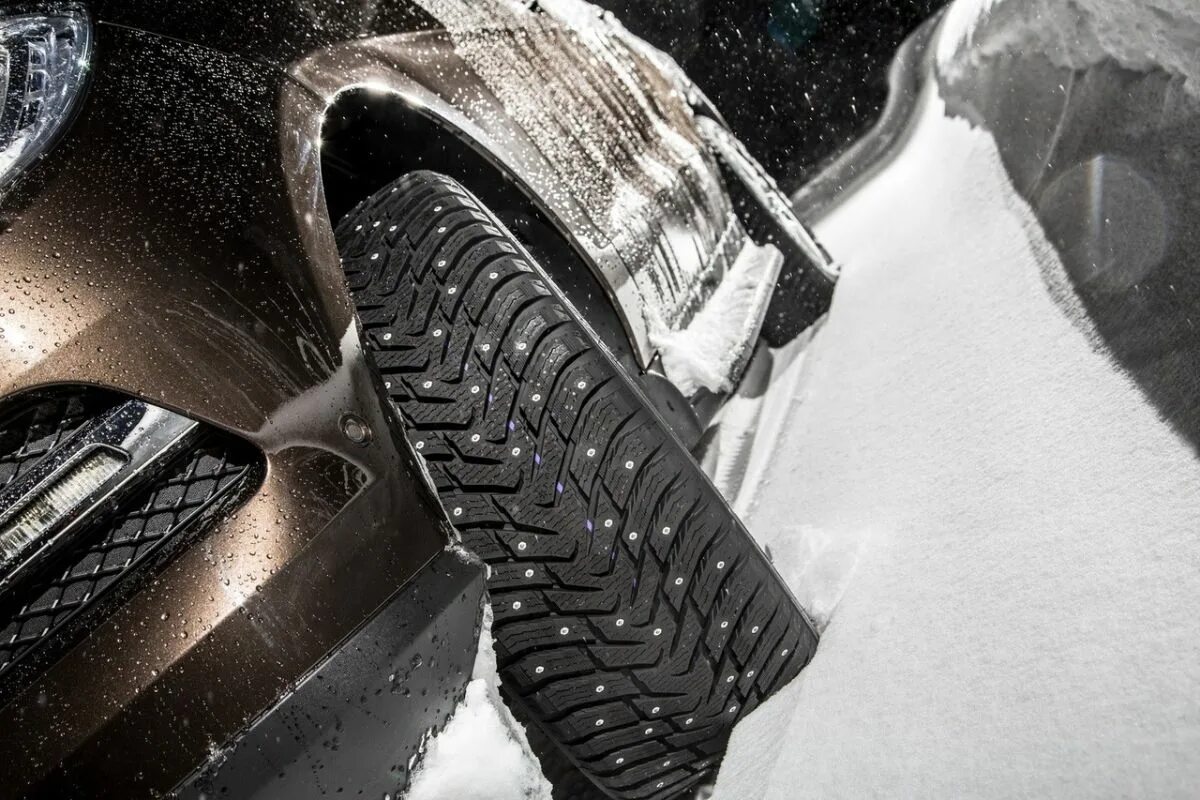 Nokian Hakkapeliitta 8 SUV. Goodyear ULTRAGRIP ремонтные шипы. Шипы для зимних колес Нокиан. Зимняя резина с резиновыми шипами. На автомобильных покрышках часто крепят металлические