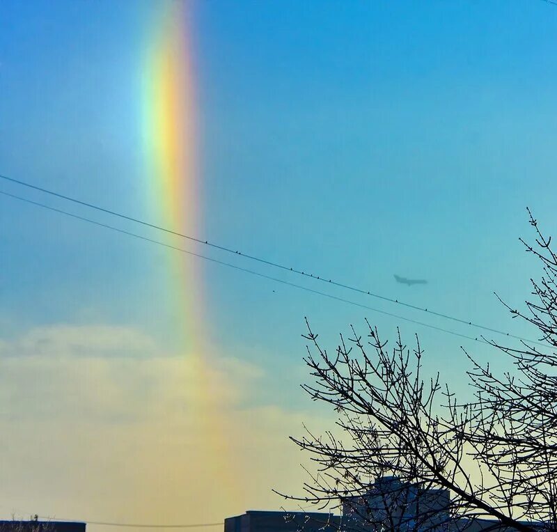 Почему зимой радуга на небе. Зимняя радуга гало. Паргелий явление. Почему зимой радуга на небе. Гало в антарктиде.