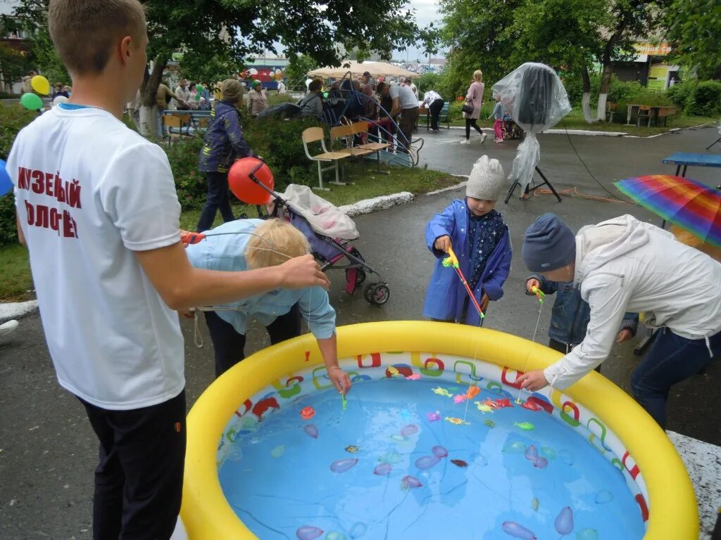 Красноуфимск люди. День города 99 красноуфимска. Красноуфимск день города 2023. С днем города. Красноуфимсы с днём города.