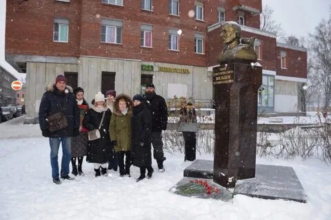 Ровно 32