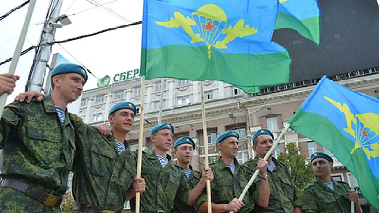 День вдв нижний новгород. Бероев десантура. Гуляй десантура сегодня твой. Вдв нижний новгород. День десантника в питере.