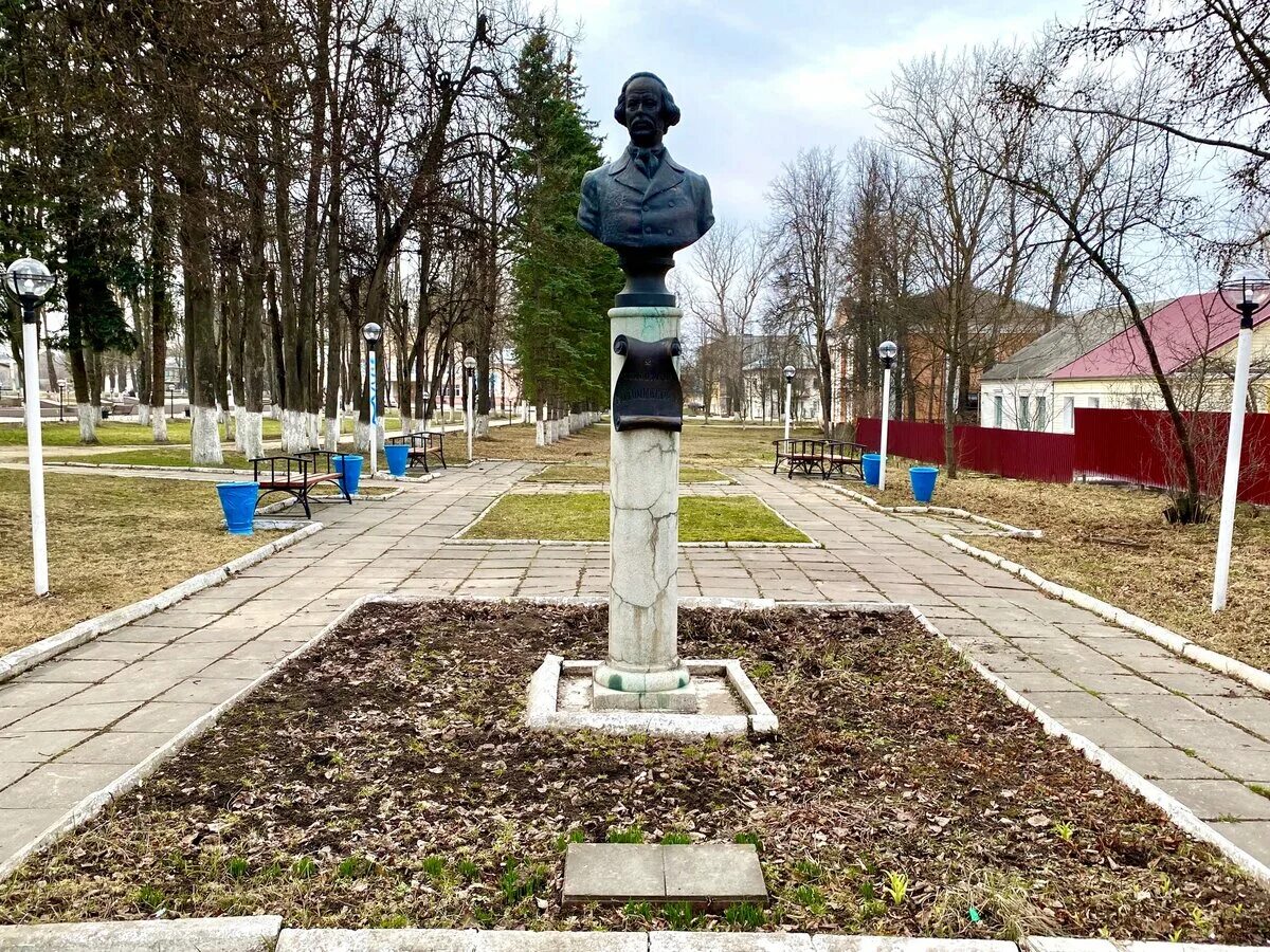 Подслушано в арсеньево тульской. Тульская область Арсеньевский район поселок Арсеньево. Аллея героев Арсеньево Тульская область. Арсеньевский район Тульской области памятник Даргомыжскому. Арсеньево (Тульская область) Голубочки.