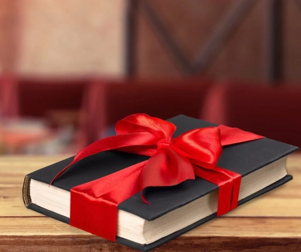 Подарить книгу на новый год. Полдарк книга. Книга в подарок. Книжка в подарок. Подарок.