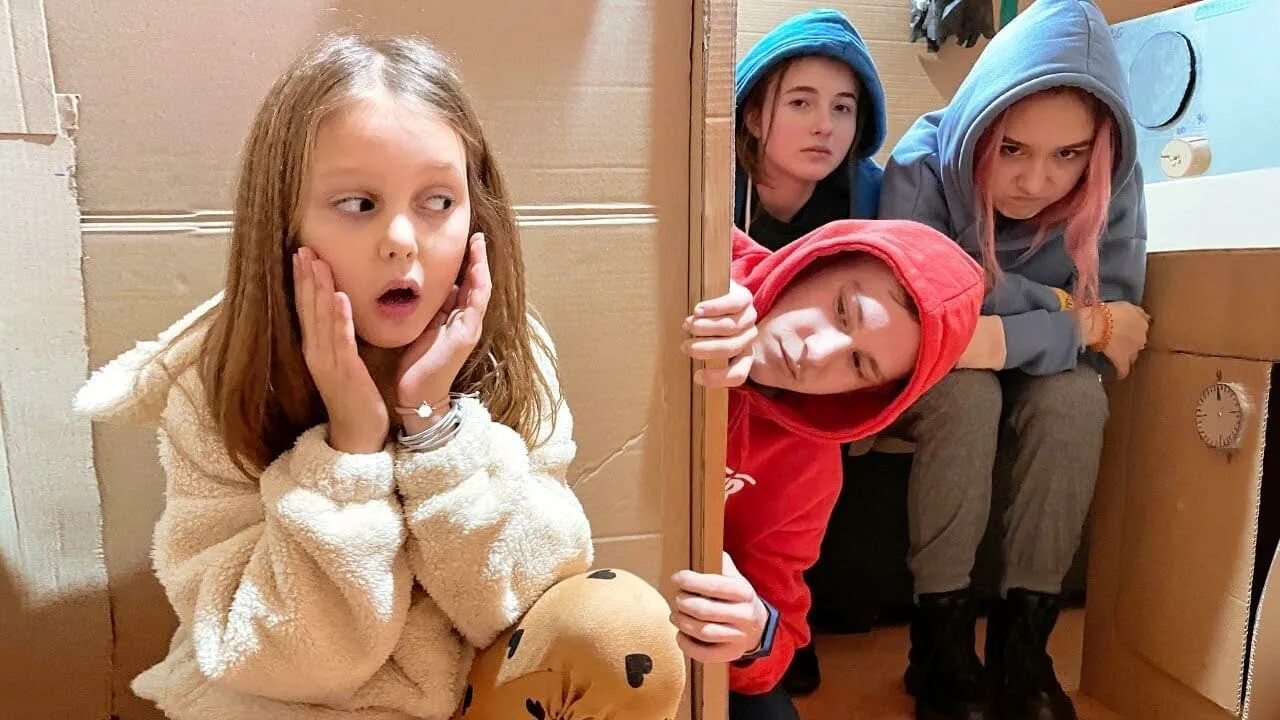 Imposter игра. Амонг сус. Among us розовый. Among us обложка. Амелька карамелька.