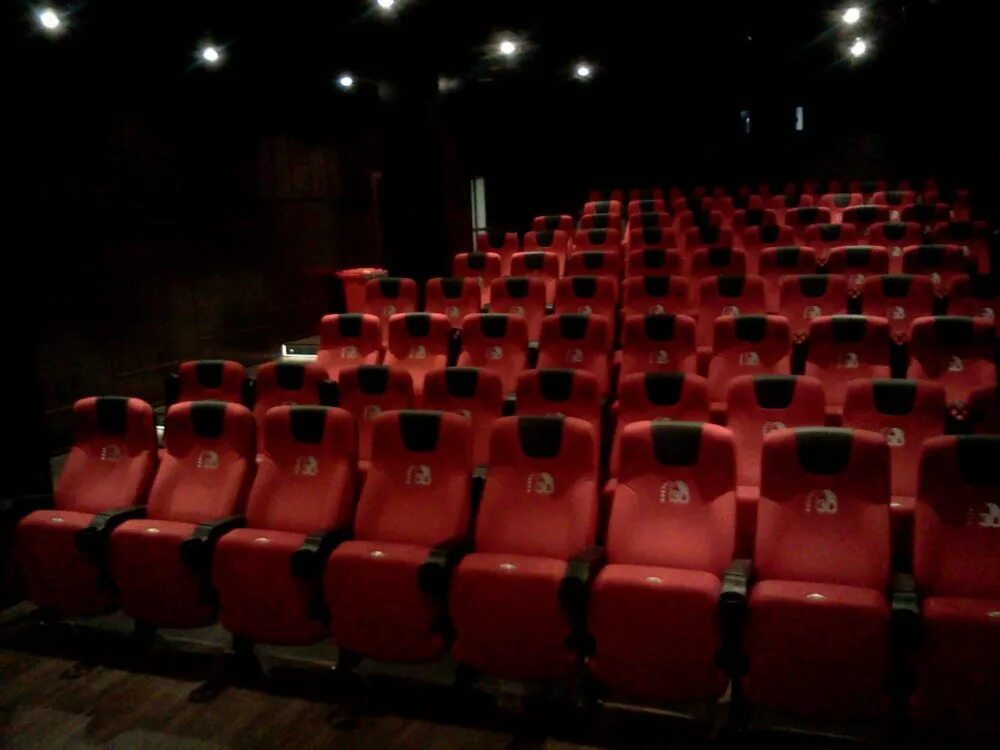 Кинотеатр парма сыктывкар старый. Кинотеатр рублион сыктывкар. Сыктывкар трц макси кронверк. Кинотеатр сыктывкар. Кинотеатр сыктывкар.