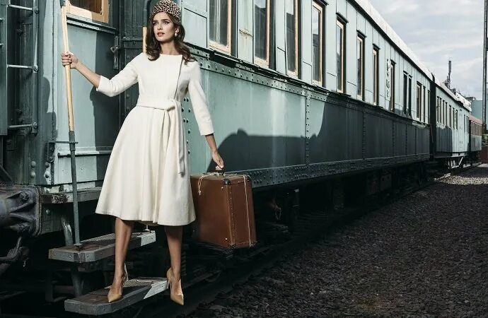 Рекламная фотография. Шоппинг женская одежда. Came into и came to. To come into fashion. To come into fashion.