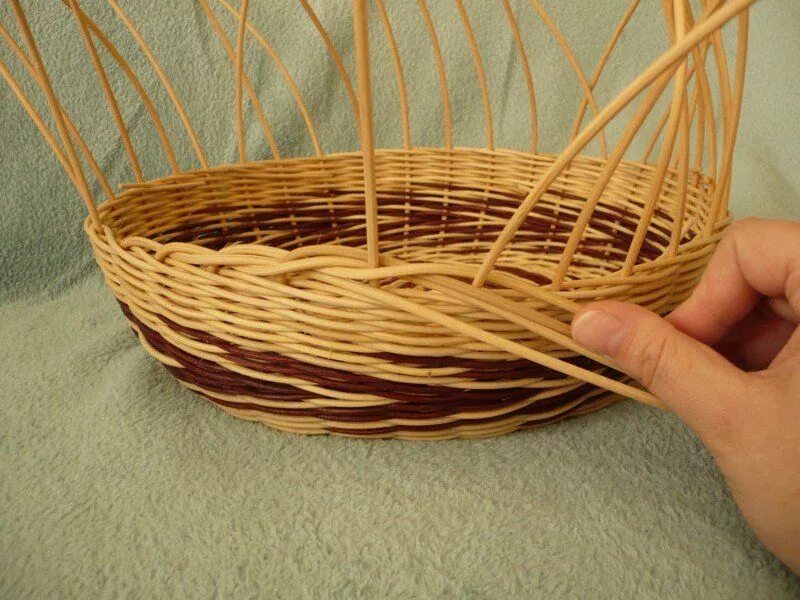 Плетение из ивовой лозы. Корзины из ивовой лозы. Корзина из ивовых прутьев. Плетение из травы. Плетеные корзины из ивы.