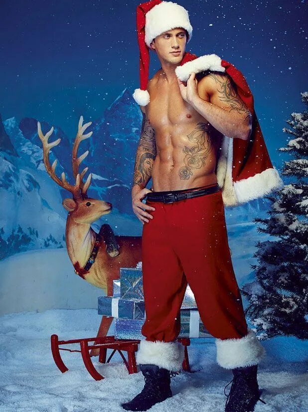Девушки снегурочки с дедом морозом. Naughty santa. Кортни стодден снегурочка. Плохой санта 2022. Naughty santa.