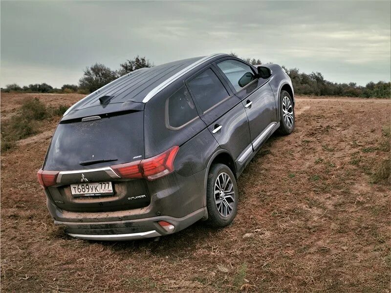 Mitsubishi outlander 4wd. Аутлендер 4. Аутлендер 4 поколения. Аутлендер 3 поколения.